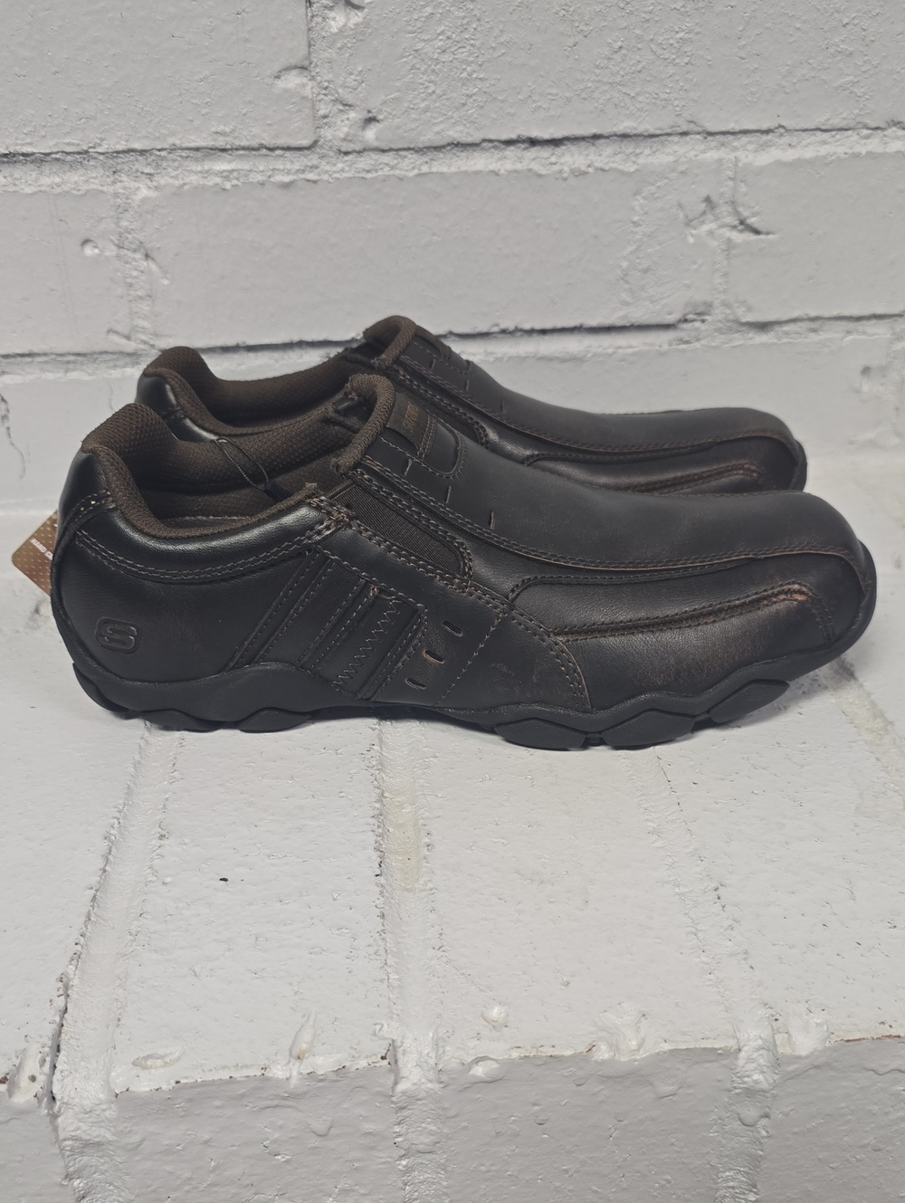 Skechers Men's Diameter Nerves Slip-On Leather Loafers.  Size 7. New.